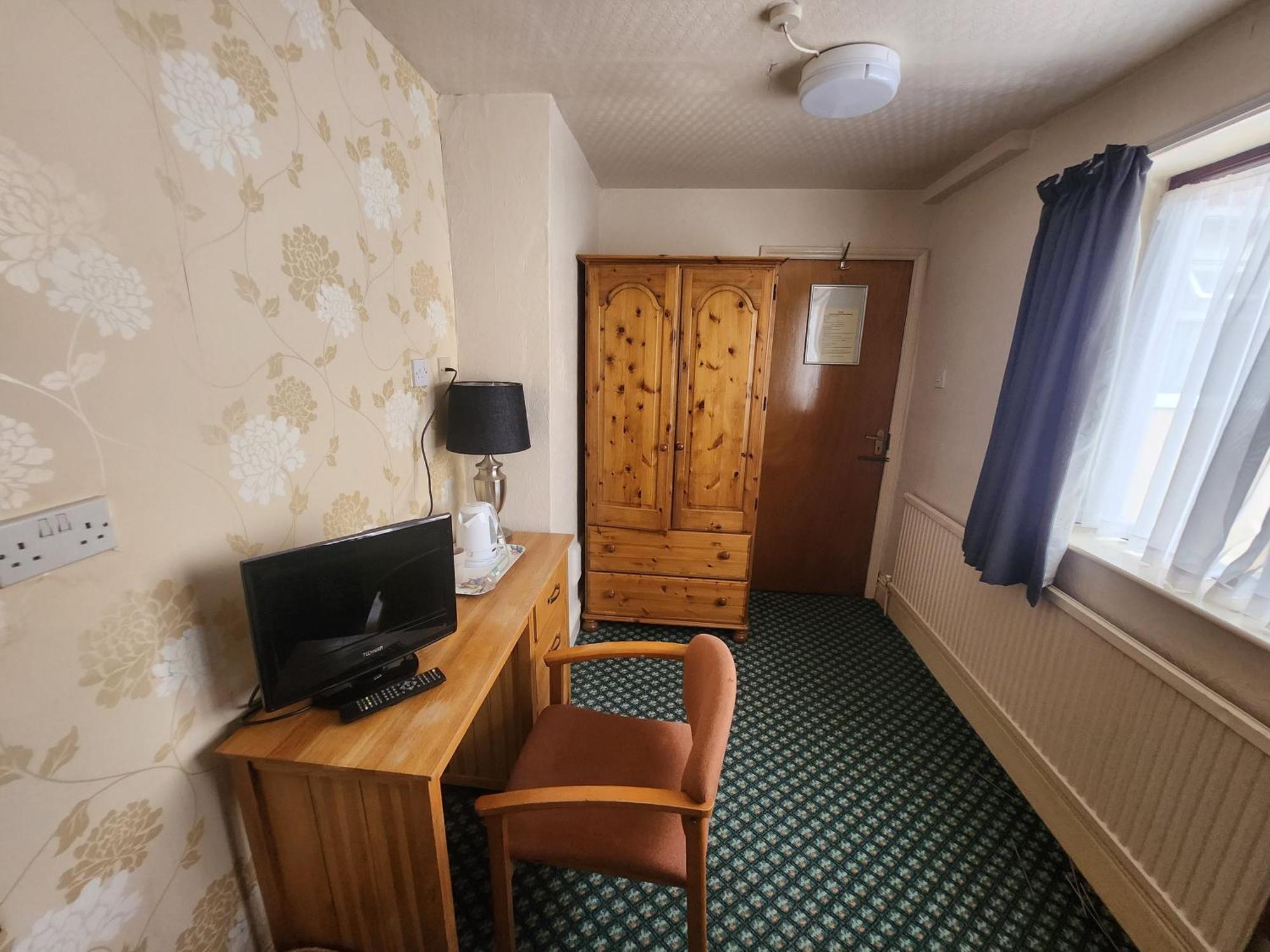 Queens Guest House Beeston  Exterior photo