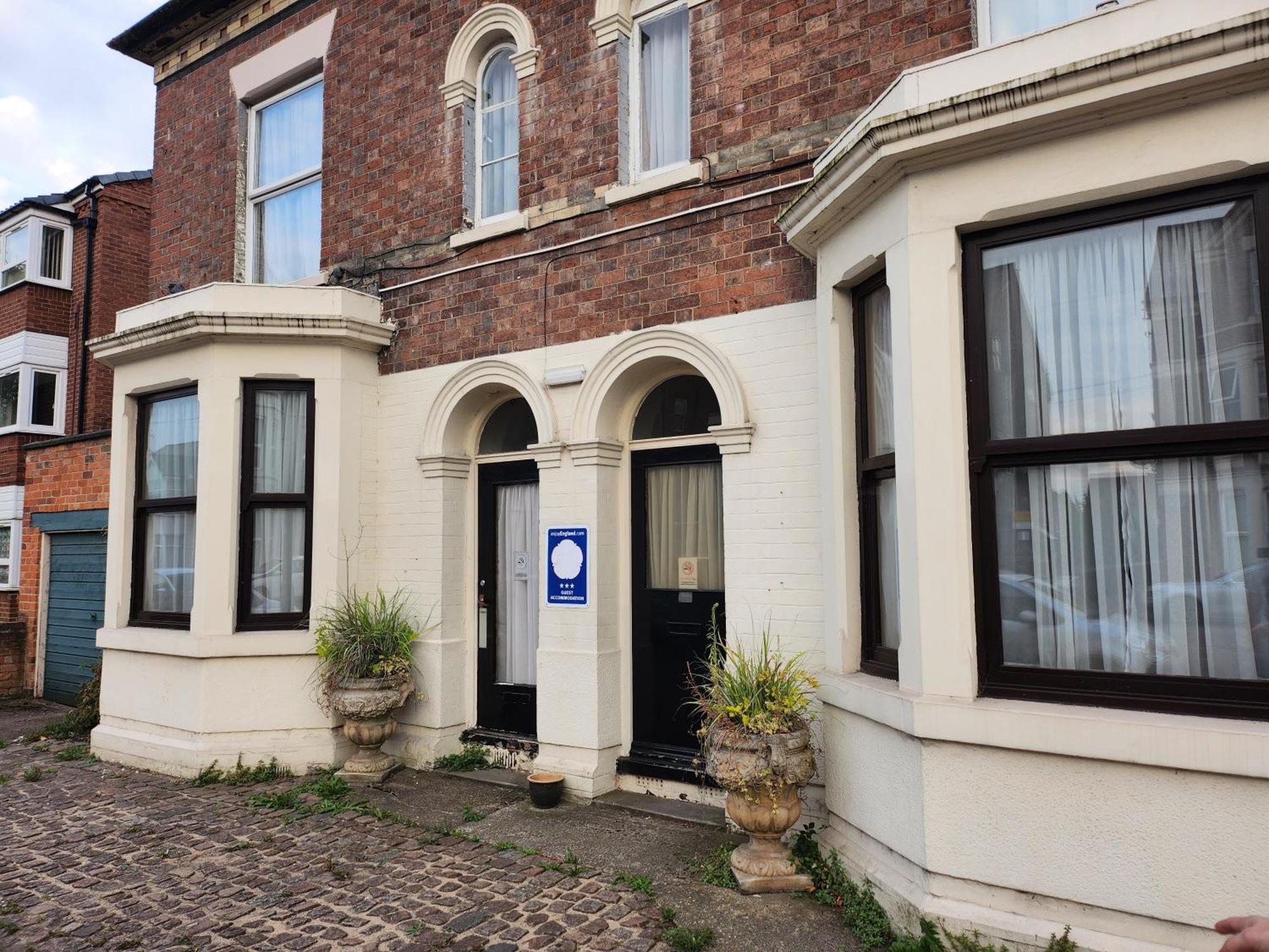 Queens Guest House Beeston  Exterior photo